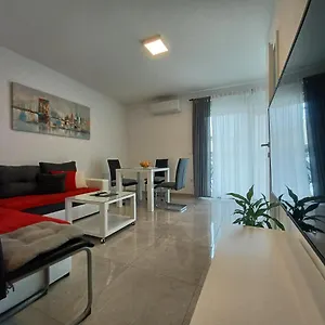 Leon 2 Novigrad Istria